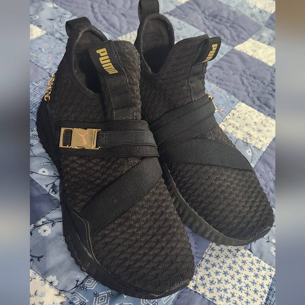 Puma chain shoes size 7